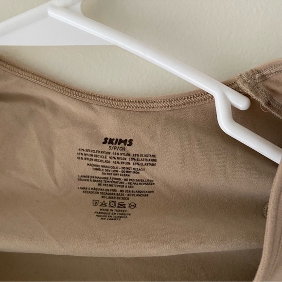 SKIMS SEAMLESS SCULPT LONG SLEEVE THONG BODYSUIT CLAY SMALL - Picture 9 of 11